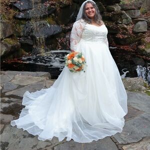 Oleg Cassini Ivory A-Line Ballgown Wedding Dress 3/4 Sleeves Beaded Bodice 22W